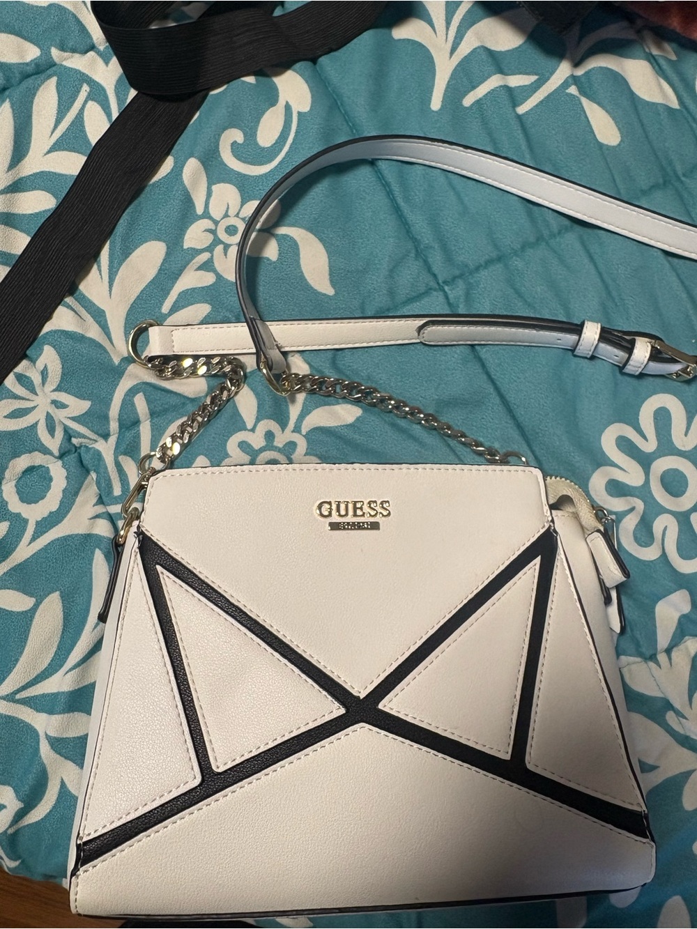 GUESS White Crossbody Bag with Black Geometric Trim